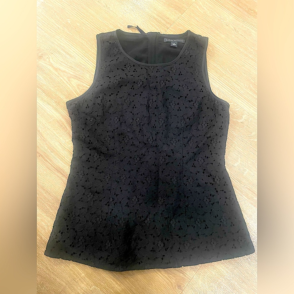 Banana Republic Sleeveless Lace Top